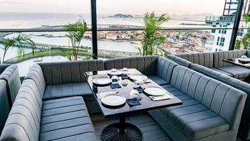 Room, 1 Bedroom, Accessible, Smoking | Lounge