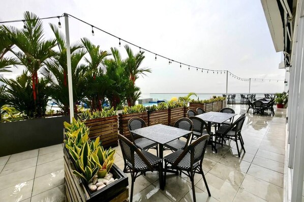 Room, 1 Bedroom, Accessible, Smoking | Outdoor dining