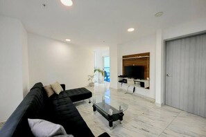 Room, 1 Bedroom, Accessible, Smoking | Living room