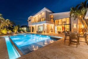 Pool - Buganvilla Mansion: 2 amazing lakefront villas w/ pools, gym, games, & staff (Punta Cana)
