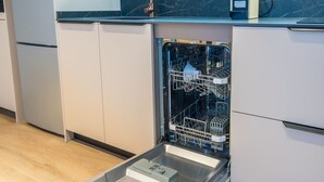Kaffetrakter/tekoker, kjøleskap, mikrobølgeovn og ovn