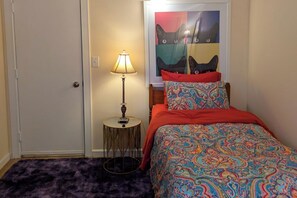 4 bedrooms, iron/ironing board, WiFi, bed sheets - 4-bedroom geodome in beautiful Burbank with AC comfort (Burbank)