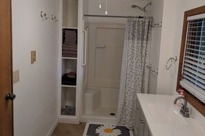 Bathroom - 4-bedroom geodome in beautiful Burbank with AC comfort (Burbank)