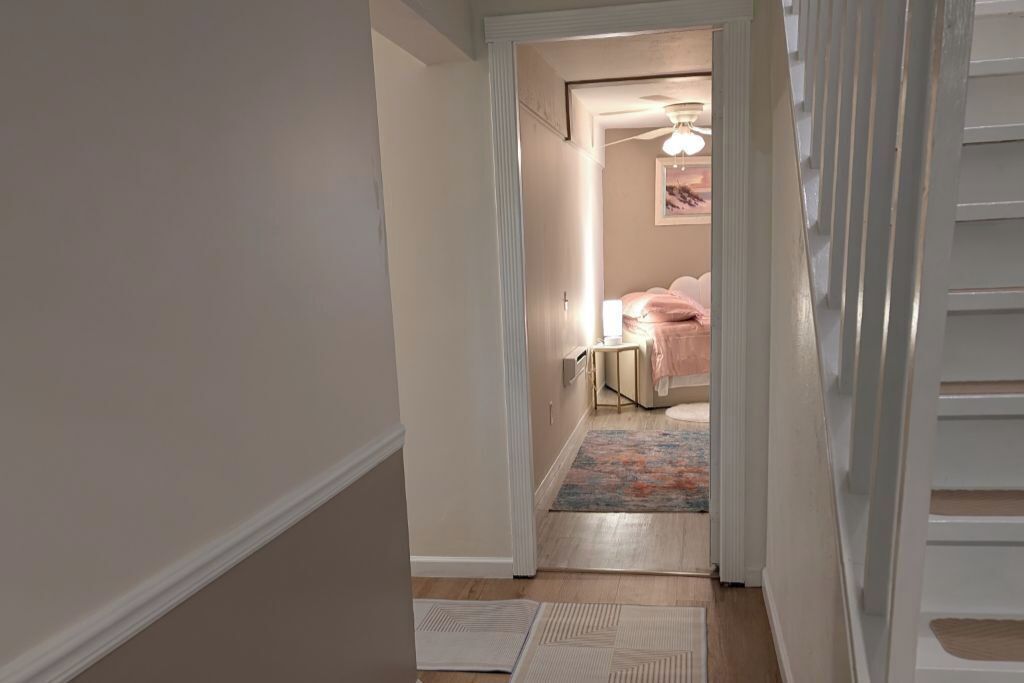 4 bedrooms, iron/ironing board, WiFi, bed sheets