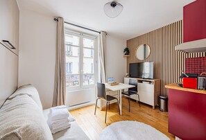 TV - G#Studio#2people#Voltaire#StAmbroise (Paris)