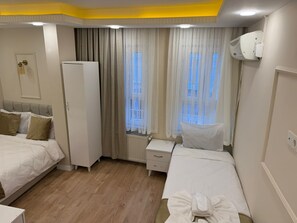 Soundproofing, iron/ironing board, free WiFi - family home hotel (İstanbul)