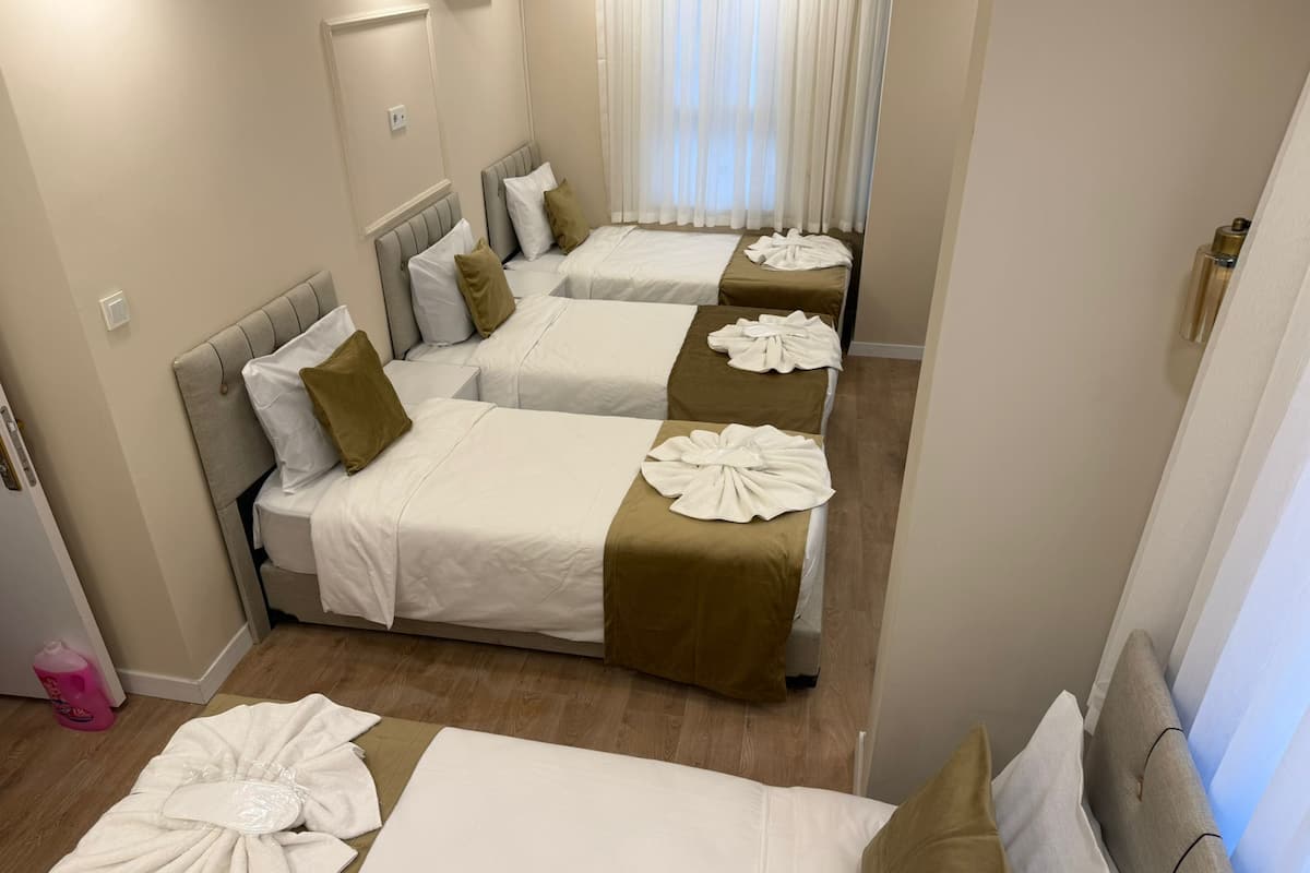 Family Suite | Soundproofing, iron/ironing board, free WiFi