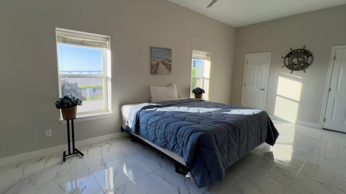 House, Multiple Beds, Patio (Adams channel house)