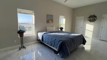 House, Multiple Beds, Patio (Adams channel house)