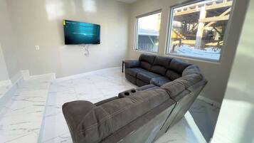 House, Multiple Beds, Patio (Adams channel house) | Living area