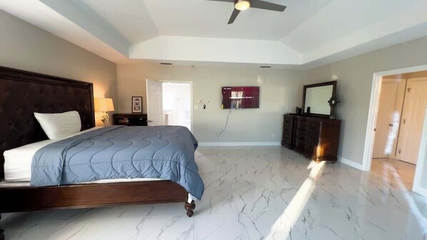 House, Multiple Beds, Patio (Adams channel house) - Waterfront Channel - Boat Slip - New Remodel (San Benito)