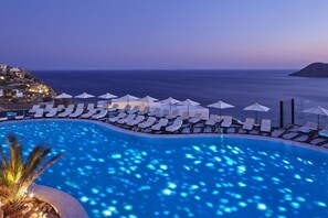 Outdoor pool - Royal Myconian - Leading Hotels Of The World (Mykonos)