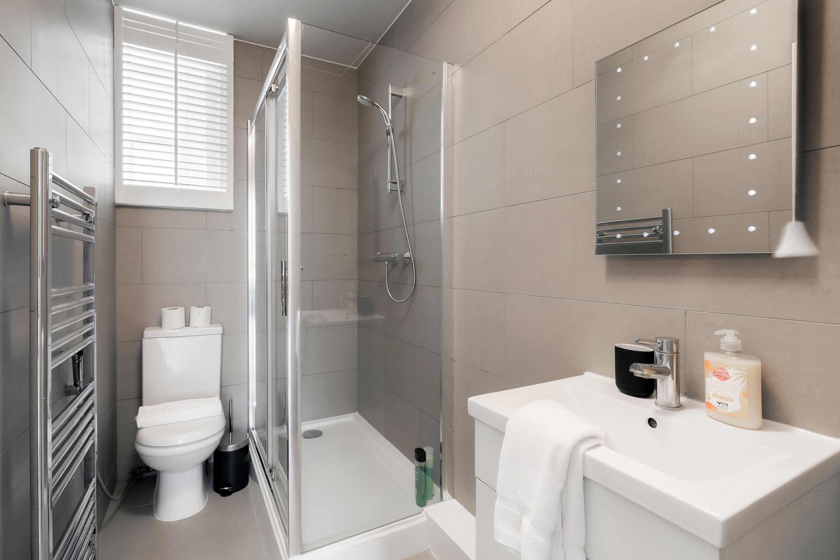 Classic Apartment, Private Bathroom, City View | Bathroom | Hair dryer, towels, soap, shampoo