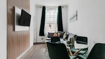 Classic-Apartment, eigenes Bad, Stadtblick | Lounge