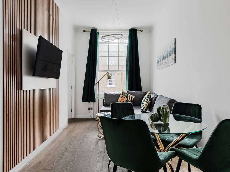 Classic-Apartment, eigenes Bad, Stadtblick | Lounge