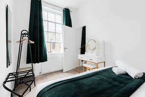 Lägenhet Classic - privat badrum - utsikt mot staden | Mörkläggningsgardiner, strykjärn/strykbräda och gratis wi-fi