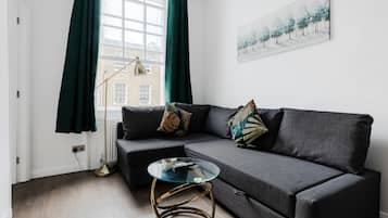 Classic-Apartment, eigenes Bad, Stadtblick | Lounge