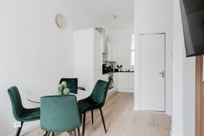 Dining - Cozy 1 Bedroom Flats in Paddington (London)