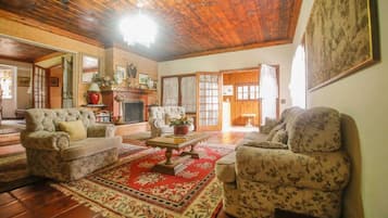 Basic Quadruple Room | Interior