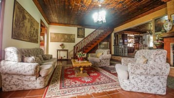 Basic Quadruple Room | Interior