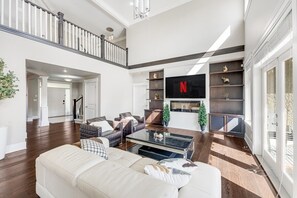 TV - Sunnymede Vacation Stay (Richmond)