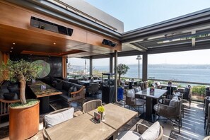 Outdoor dining - Zimmer Bosphorus Hotel (Istanbul)