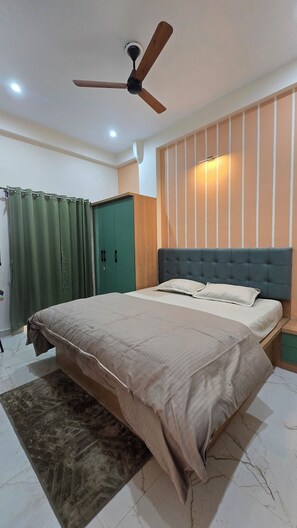 Room - Perfect 1-bedroom Studio Apartment with AC in Varanasi (Varanasi)