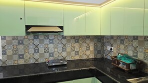 Private kitchen - Perfect 1-bedroom Studio Apartment with AC in Varanasi (Varanasi)