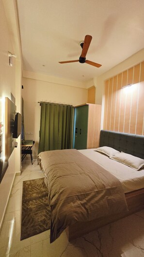 Room - Perfect 1-bedroom Studio Apartment with AC in Varanasi (Varanasi)