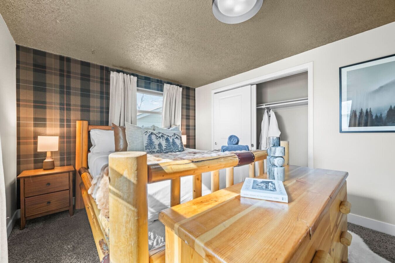 5 bedrooms, iron/ironing board, WiFi, bed sheets