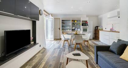 Apartment 'Costa Verde' with Private Garden, Wi-Fi and Air Conditioning