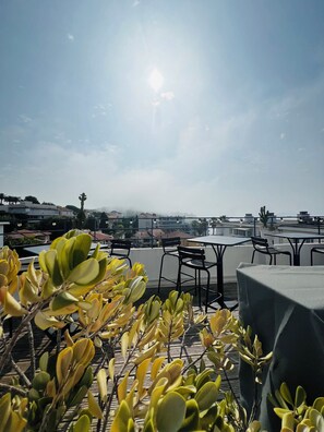 Outdoor dining - Vrbo Property (Toulon)