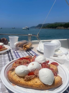 Free breakfast  - Relaxation, nature and history in the historic village a 5 km from the sea. (Ogliastro Cilento)