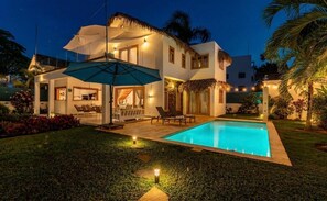 Outdoor pool - New 5-bedroom villa in charming Las Terrenas with AC (Las Terrenas)