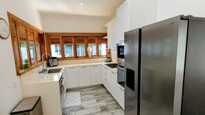 Private kitchen - New 5-bedroom villa in charming Las Terrenas with AC (Las Terrenas)