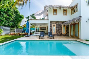 Outdoor pool - New 5-bedroom villa in charming Las Terrenas with AC (Las Terrenas)