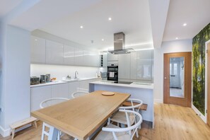 Maison Standard | Cuisine privée | Produits de nettoyage, essuie-tout