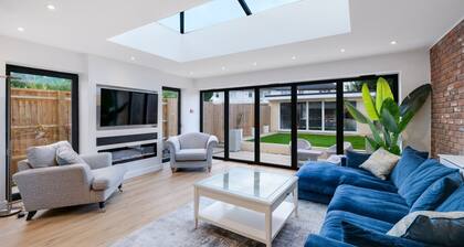 Bright 6 bedroom 3 bath house ideal for Pinewood Studios