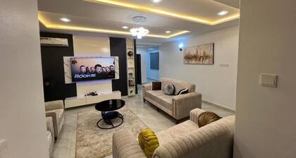 De Light Luxury Suites And Apartment