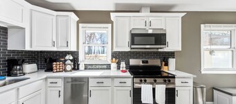 Modern 4BR Retreat Near MPLS Spacious & Cozy