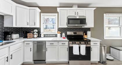 Modern 4BR Retreat Near MPLS Spacious & Cozy