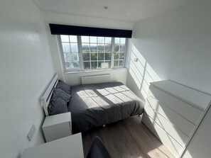 4 dormitorios, tabla de planchar con plancha, wifi gratis y ropa de cama