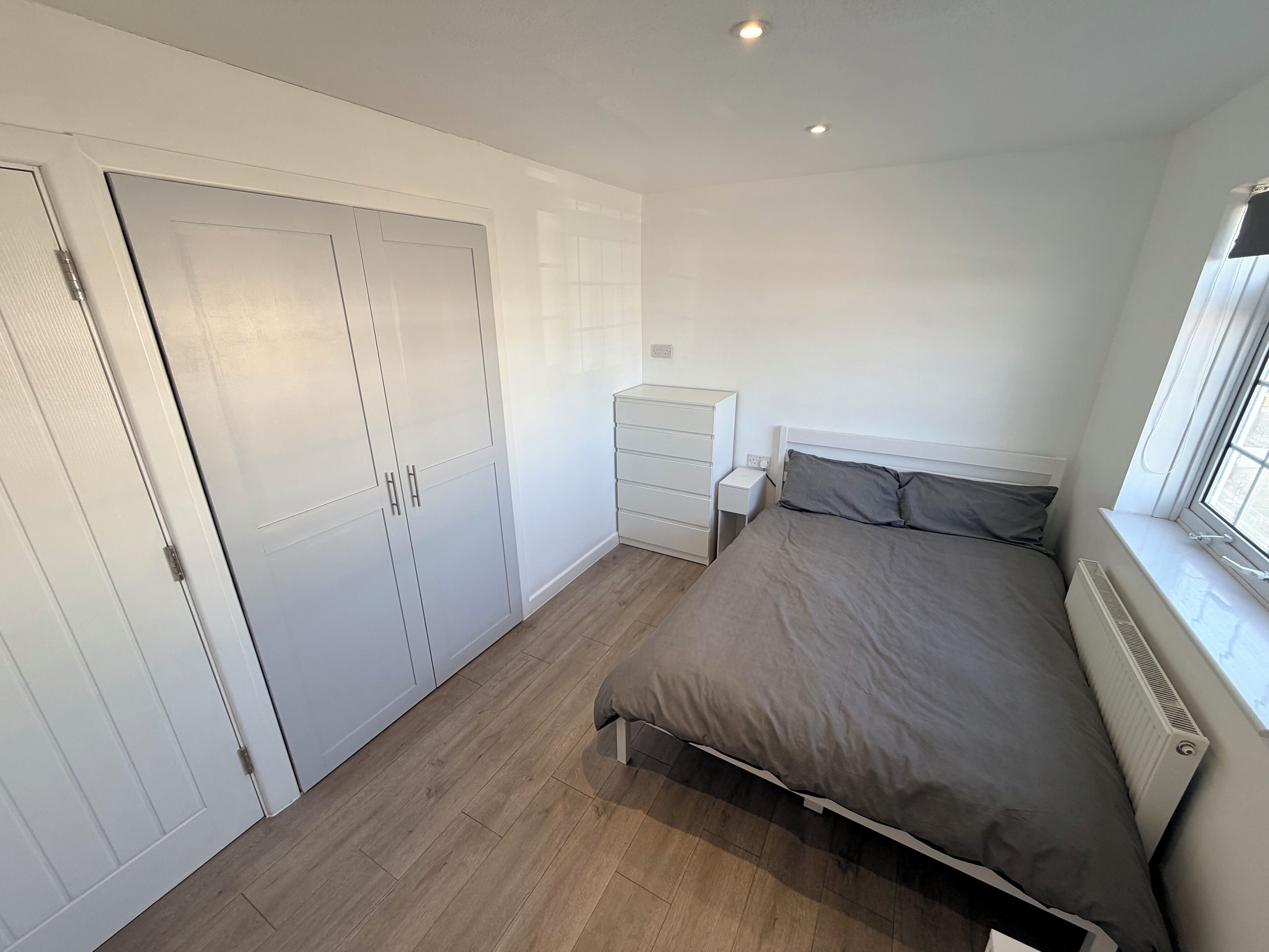 4 dormitorios, tabla de planchar con plancha, wifi gratis y ropa de cama
