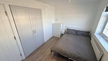 4 dormitorios, tabla de planchar con plancha, wifi gratis y ropa de cama