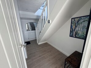 Interior - Modern 4BR Retreat | Cathedral | Parking (Canterbury)