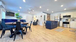 Dining - Sugarloaf Golf & Beach Retreat: Quiet Nature Edition (Cedar)