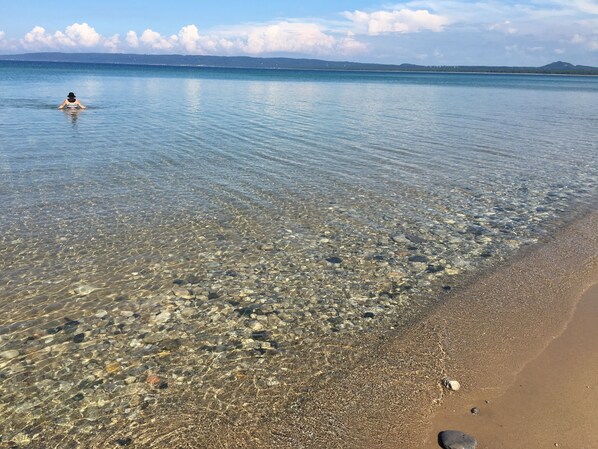 Beach nearby - Sugarloaf Golf & Beach Retreat: Quiet Nature Edition (Cedar)