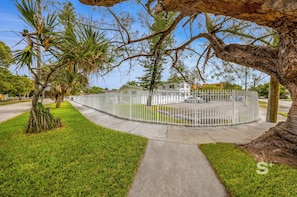 Property grounds - Stylish 1-BD Apt - Gym - Free Parking (North Miami)