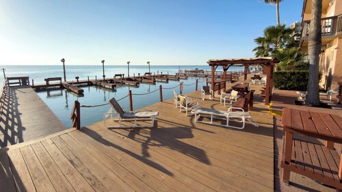 Direct Bayfront Sunsets - Boat Docks - Pool - Fish