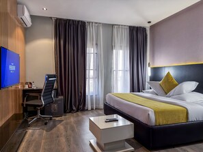 ห้องดีลักซ์ | โต๊ะทำงาน, พื้นที่ทำงานแบบใช้แล็ปท็อป, Wi-Fi ฟรี